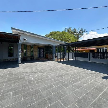 Rayyan Ashraf Homestay Kota Bharu Exterior photo